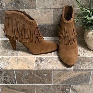 Vince Camuto cute brown suede booties